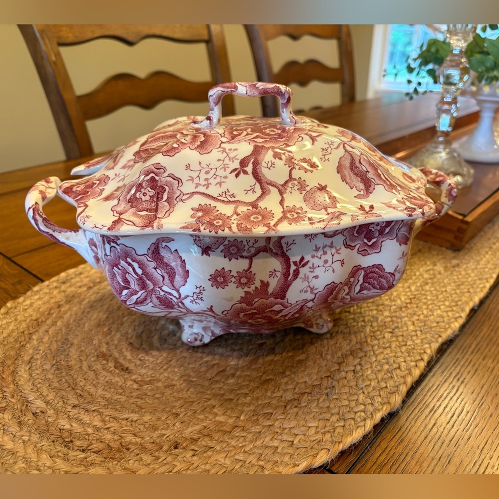 Johnson Brothers English Chippendale Oval Tureen toile